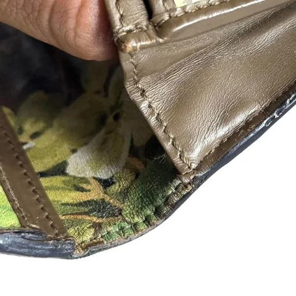 Gucci bifold long Wallet - Picture 8 of 8